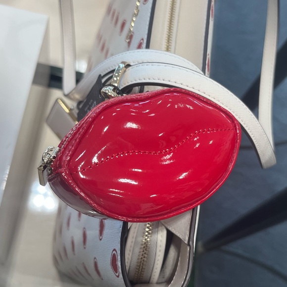 Kate Spade Mwah 3D Lips Coin Purse Keychain - Limited Edition KF458 - Picture 4 of 7